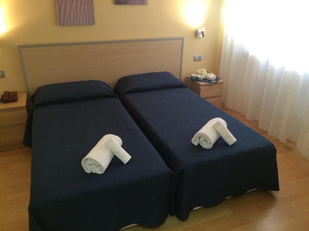 Hotel Butterfly Montecatini Terme Habitación foto